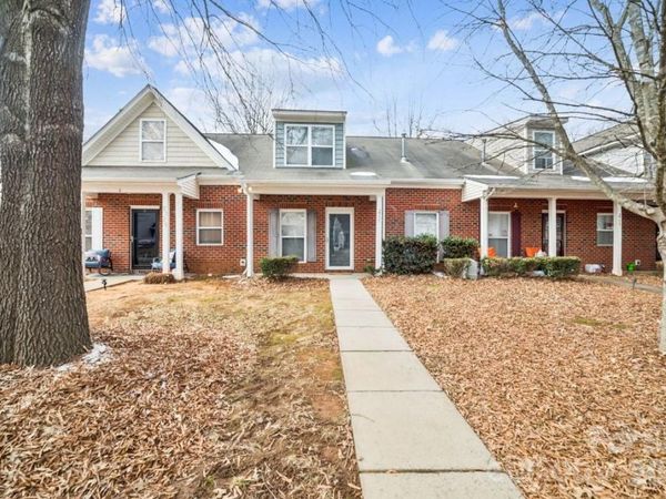 2731 Meadow Knoll Drive, Charlotte, NC 28269