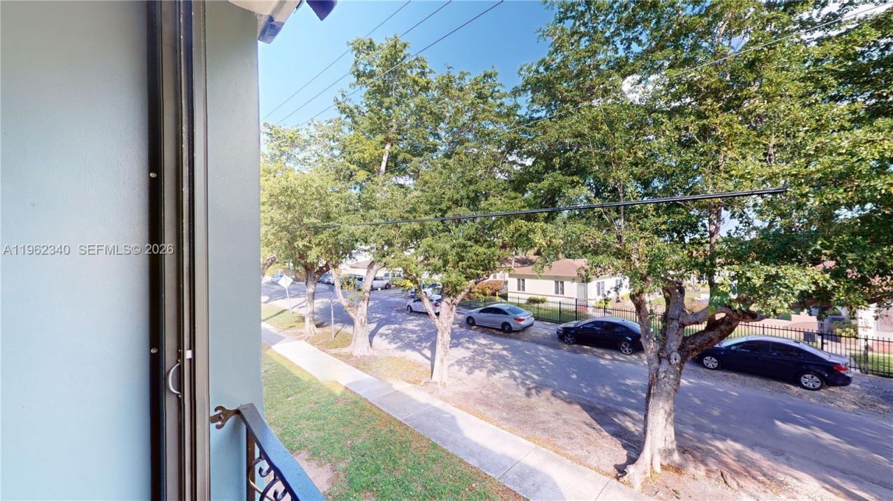 160 SW 30th Ave, Unit 204A, Miami, FL 33135 Photo