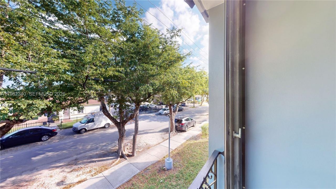 160 SW 30th Ave, Unit 204A, Miami, FL 33135 Photo