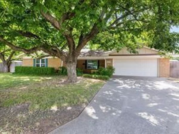 1207 Anetta Street, Bowie, TX 76230