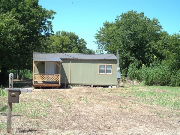 315 N Falls Street , Mart, TX 76664