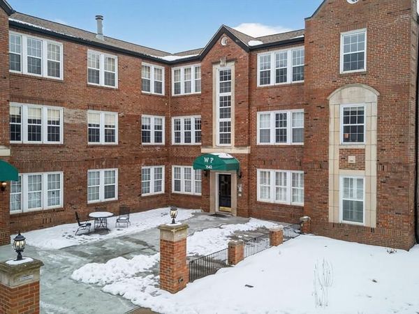 7542 Wydown Boulevard, Unit A, Clayton, MO 63105