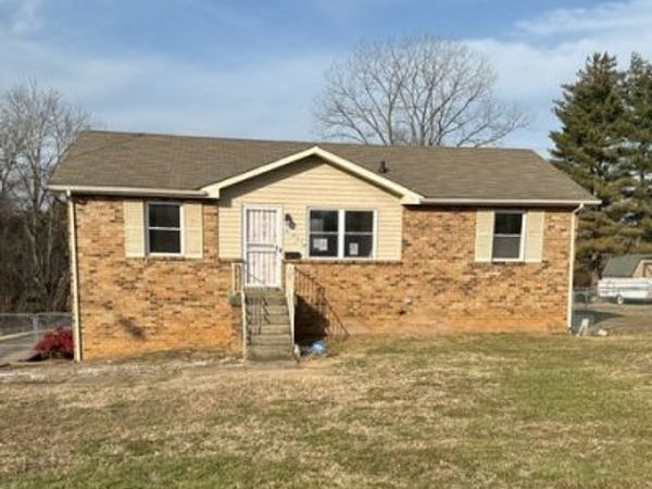 1320 Courtney Dr, Clarksville, TN 37042