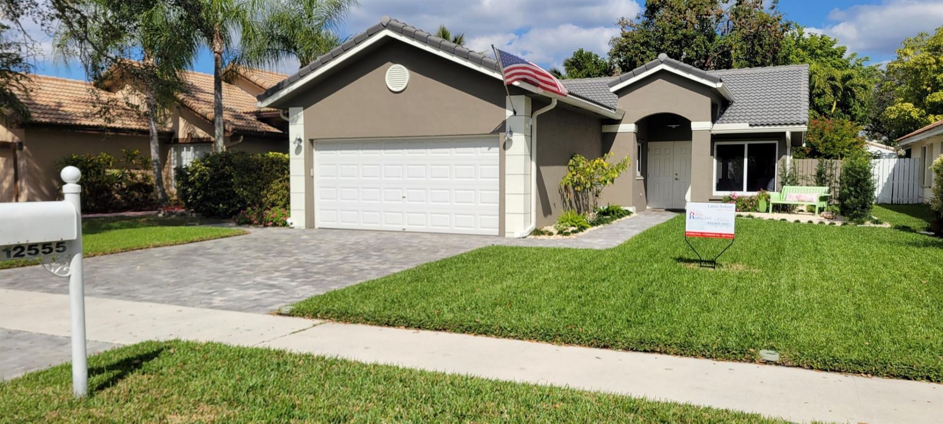 12555 SW 7th Pl, Davie, FL 33325 Main Photo