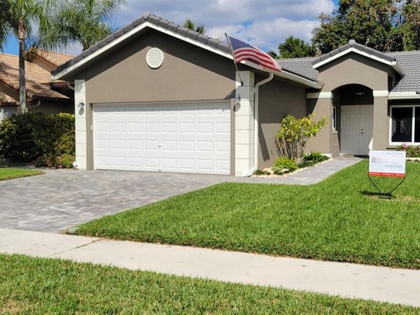12555 SW 7th Pl, Davie, FL 33325