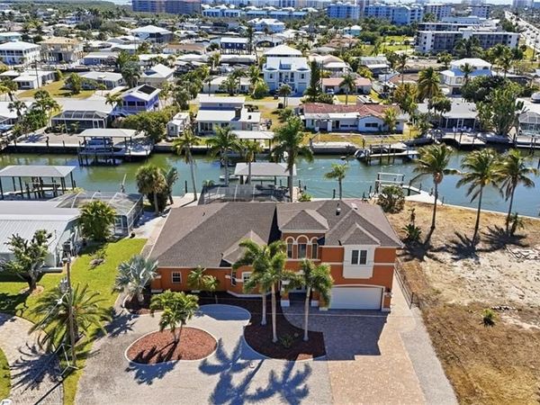 132 Egret ST, FORT MYERS BEACH, FL 33931