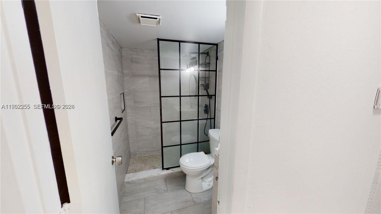 453 SW 2nd St, Unit 301C, Miami, FL 33130 Photo