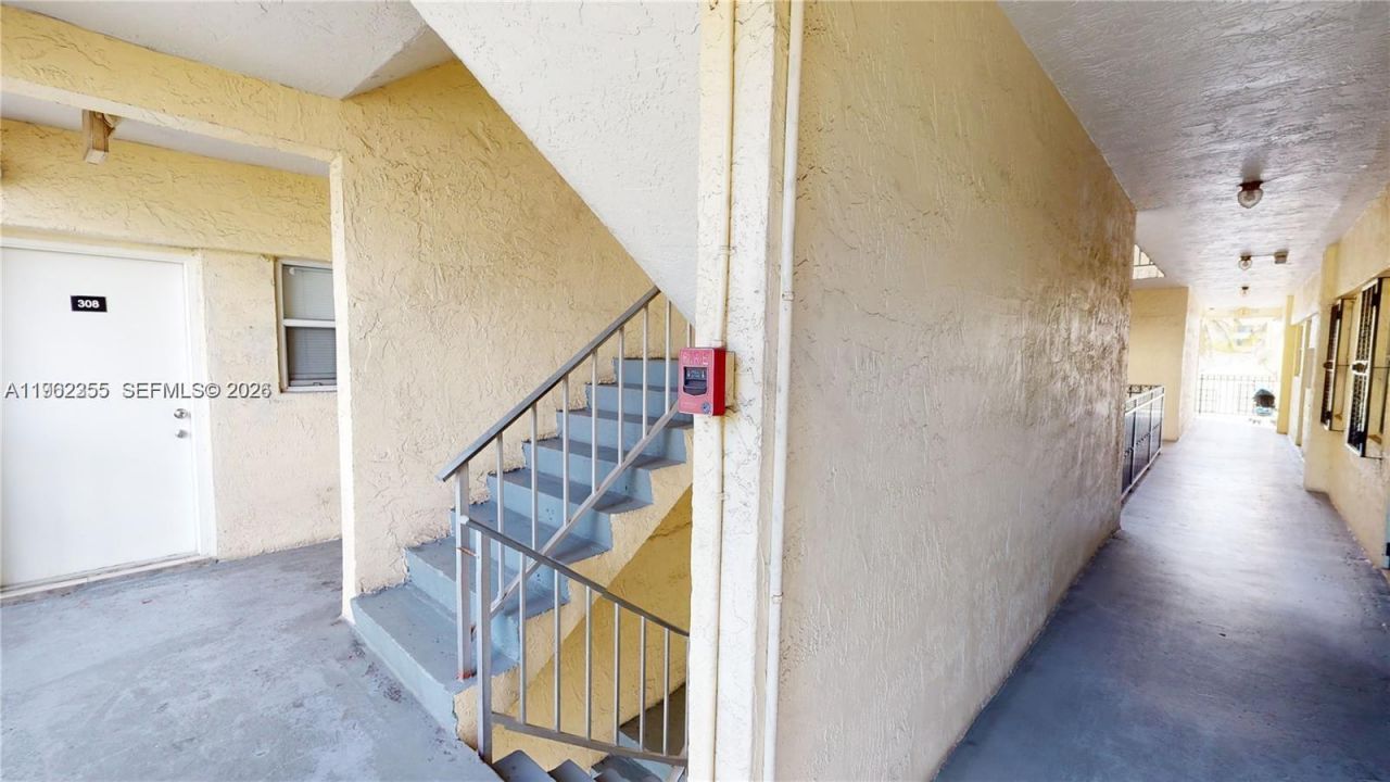 453 SW 2nd St, Unit 301C, Miami, FL 33130 Photo