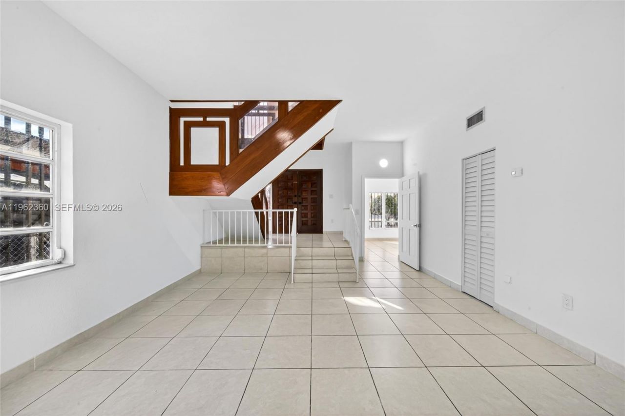 1285 W 42nd Pl, Hialeah, FL 33012 Photo