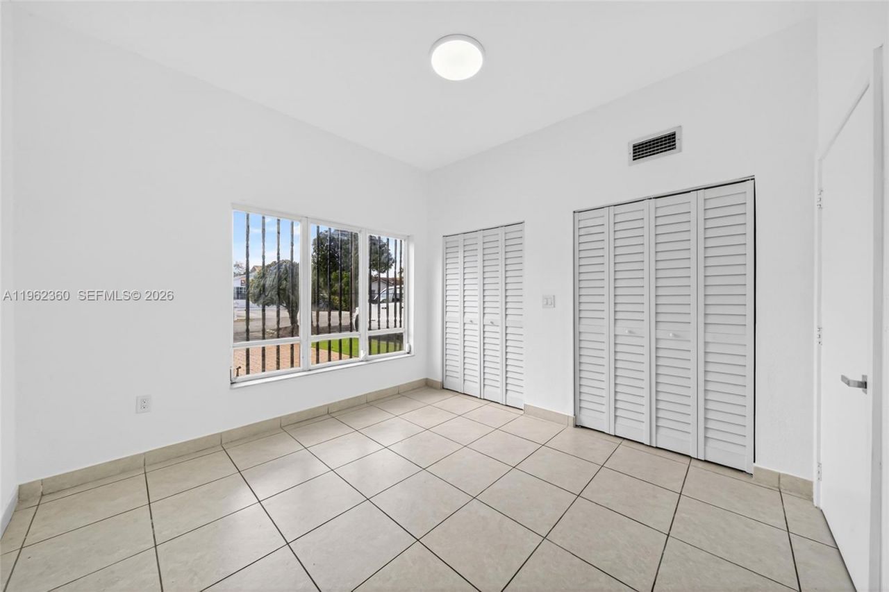 1285 W 42nd Pl, Hialeah, FL 33012 Photo