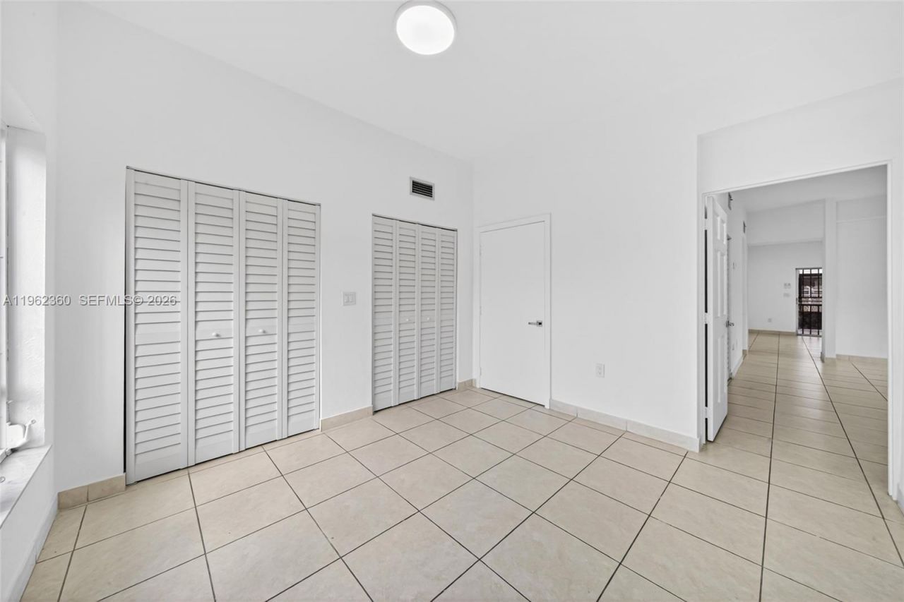 1285 W 42nd Pl, Hialeah, FL 33012 Photo