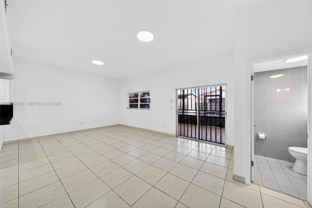 1285 W 42nd Pl, Hialeah, FL 33012 Photo