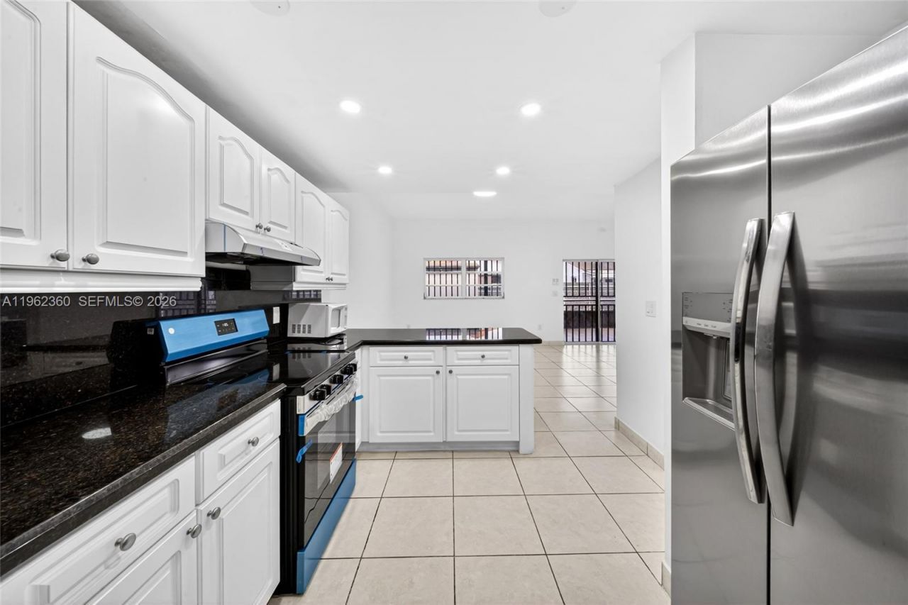 1285 W 42nd Pl, Hialeah, FL 33012 Photo