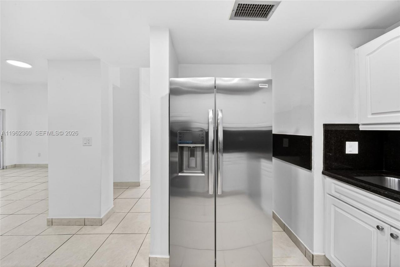 1285 W 42nd Pl, Hialeah, FL 33012 Photo