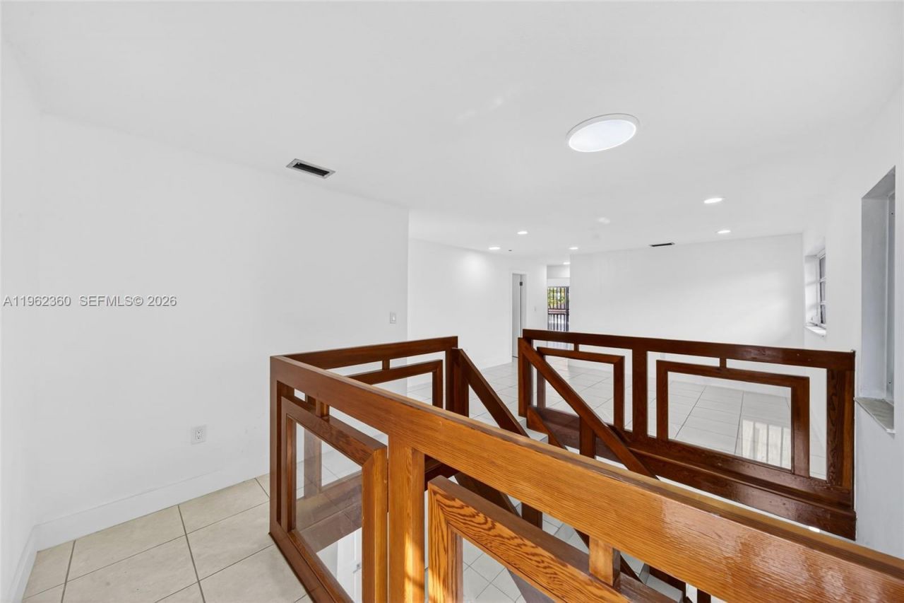 1285 W 42nd Pl, Hialeah, FL 33012 Photo