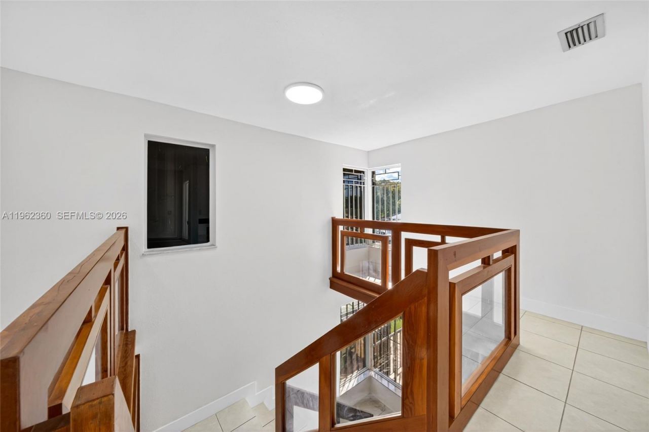 1285 W 42nd Pl, Hialeah, FL 33012 Photo