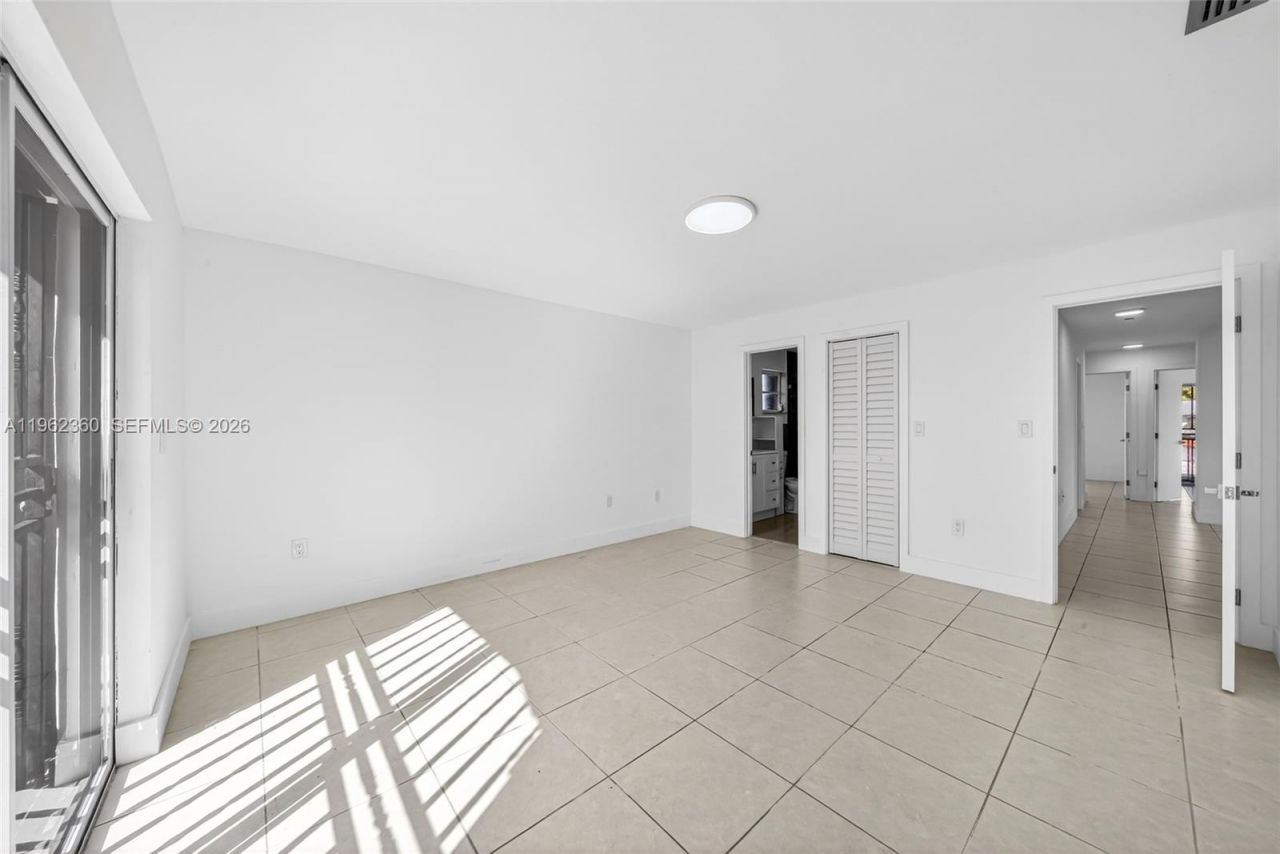 1285 W 42nd Pl, Hialeah, FL 33012 Photo