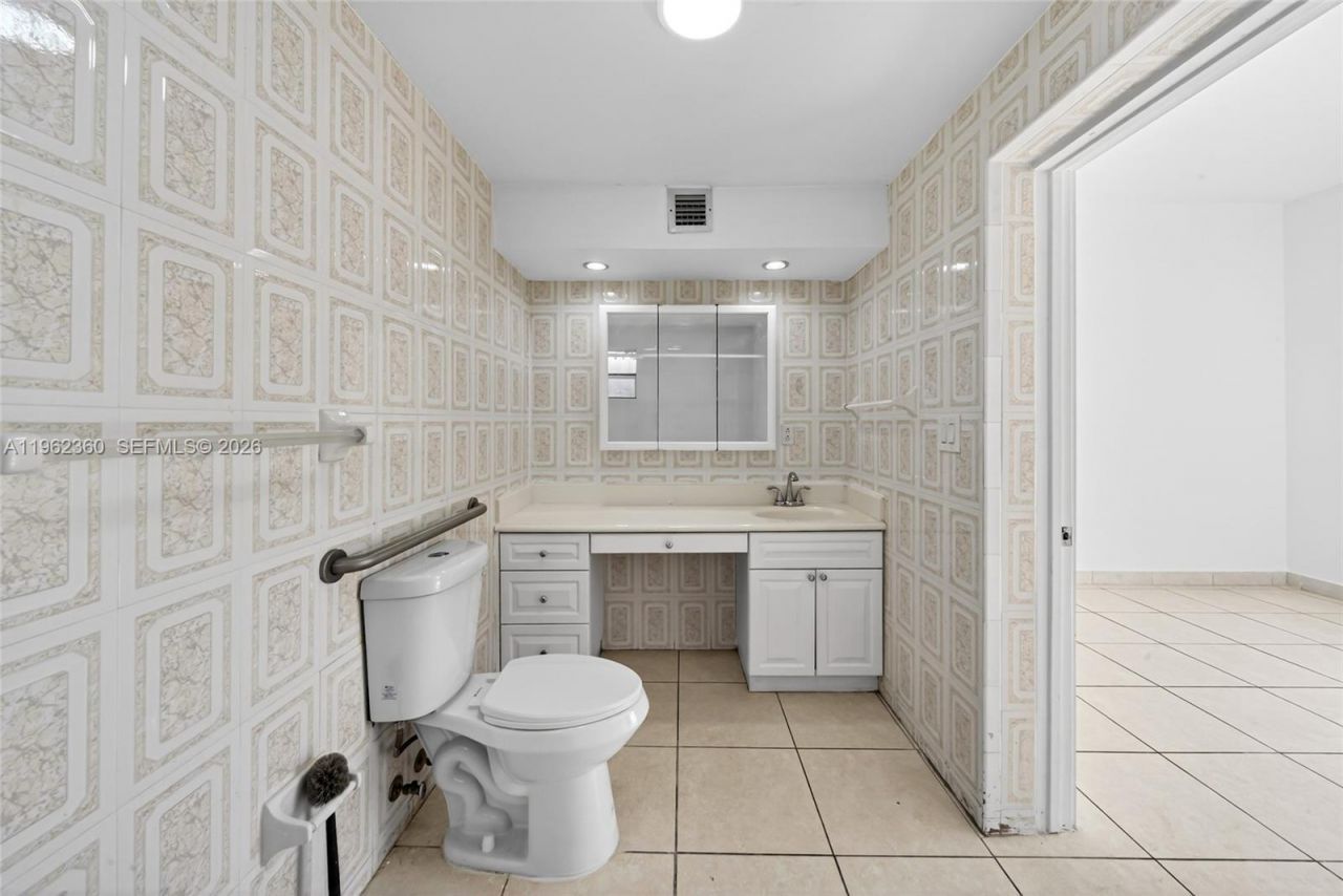 1285 W 42nd Pl, Hialeah, FL 33012 Photo