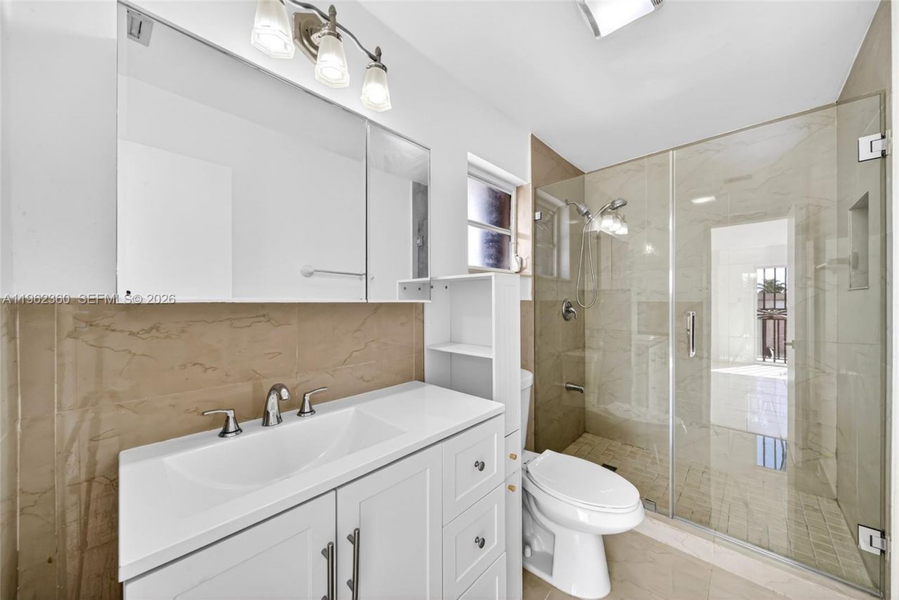 1285 W 42nd Pl, Hialeah, FL 33012 Photo