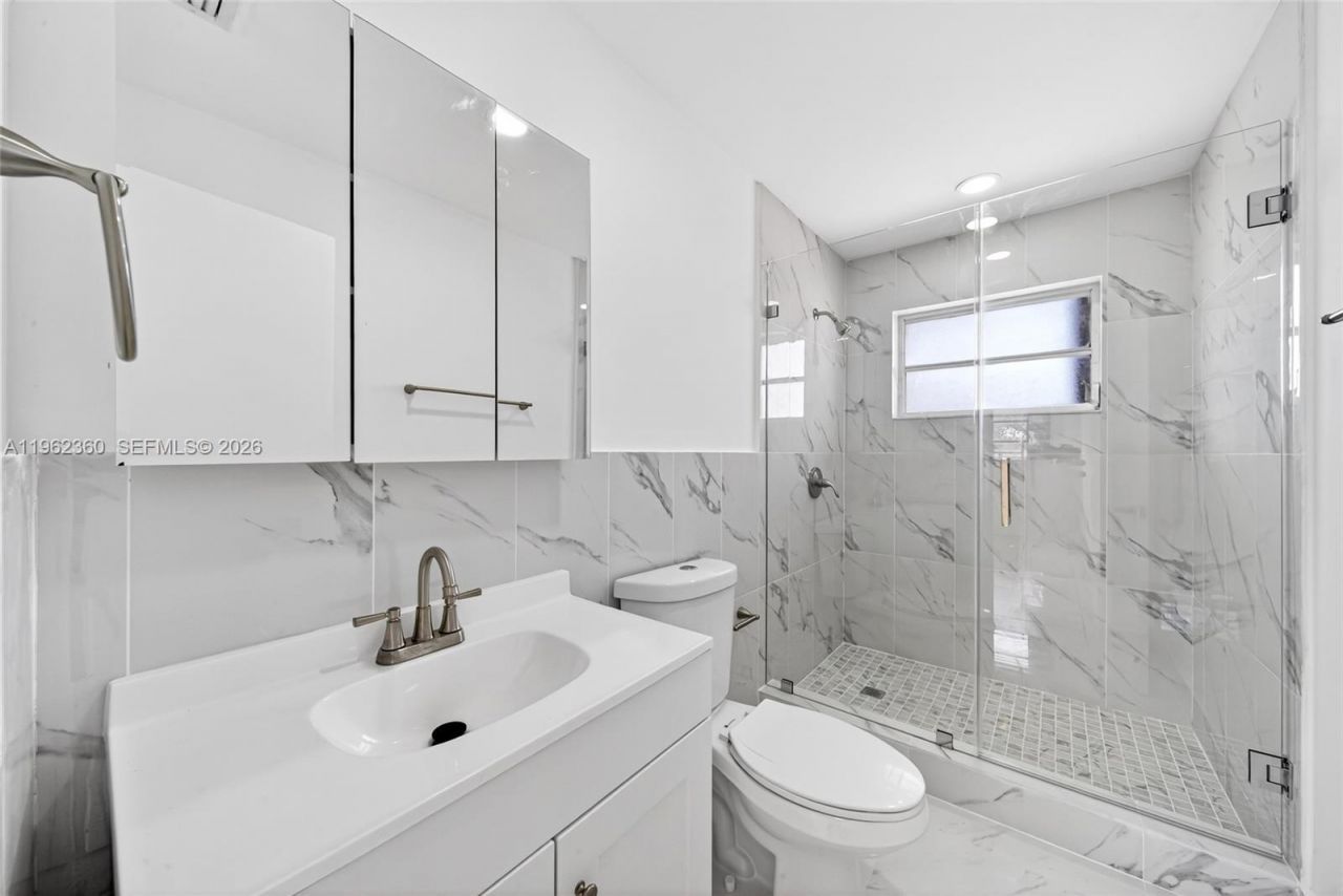 1285 W 42nd Pl, Hialeah, FL 33012 Photo