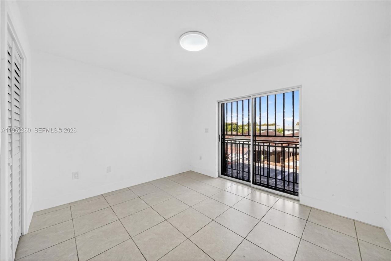 1285 W 42nd Pl, Hialeah, FL 33012 Photo