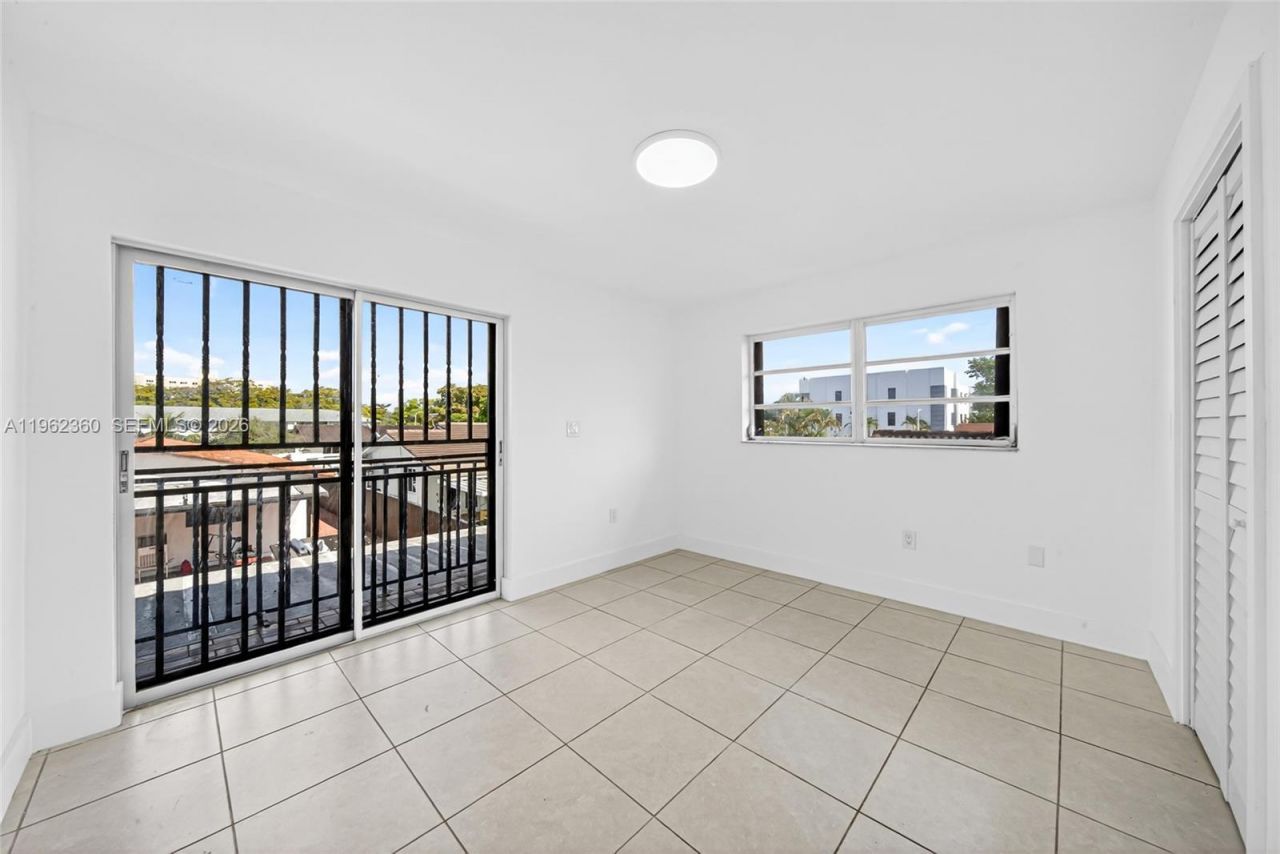 1285 W 42nd Pl, Hialeah, FL 33012 Photo