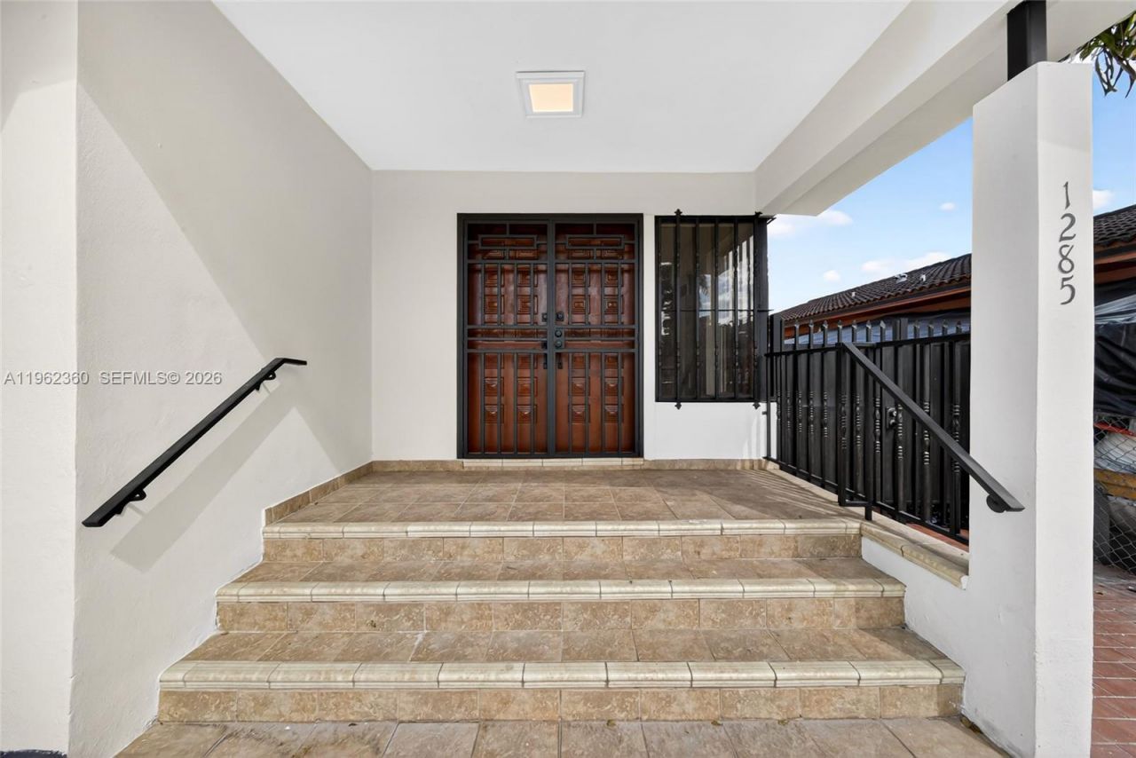1285 W 42nd Pl, Hialeah, FL 33012 Photo