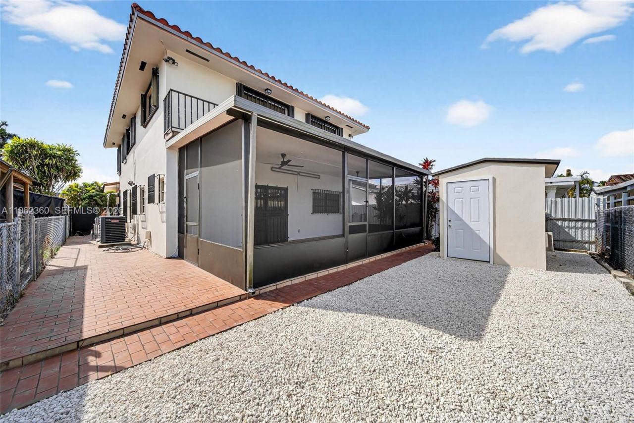 1285 W 42nd Pl, Hialeah, FL 33012 Photo