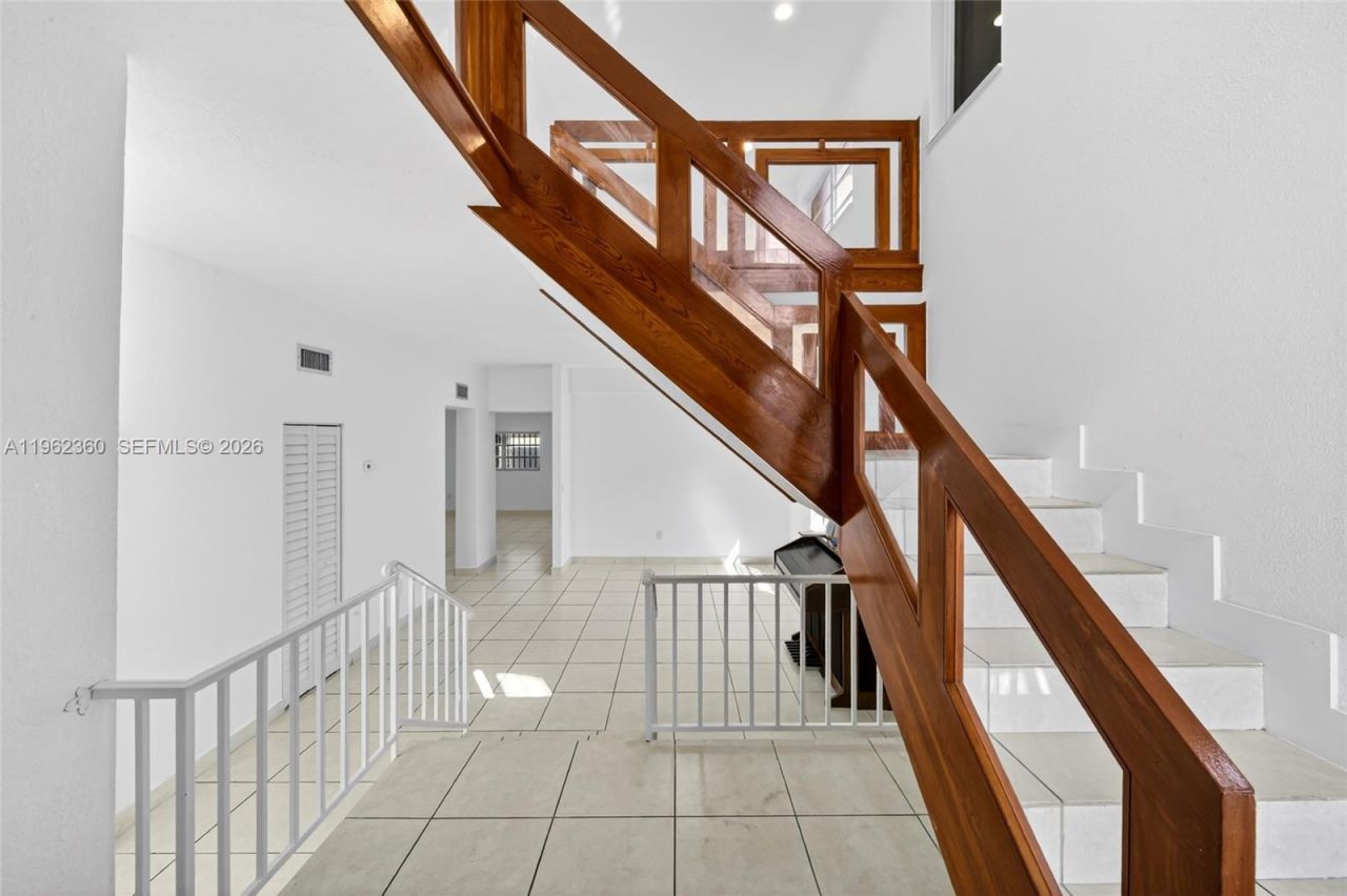 1285 W 42nd Pl, Hialeah, FL 33012 Photo