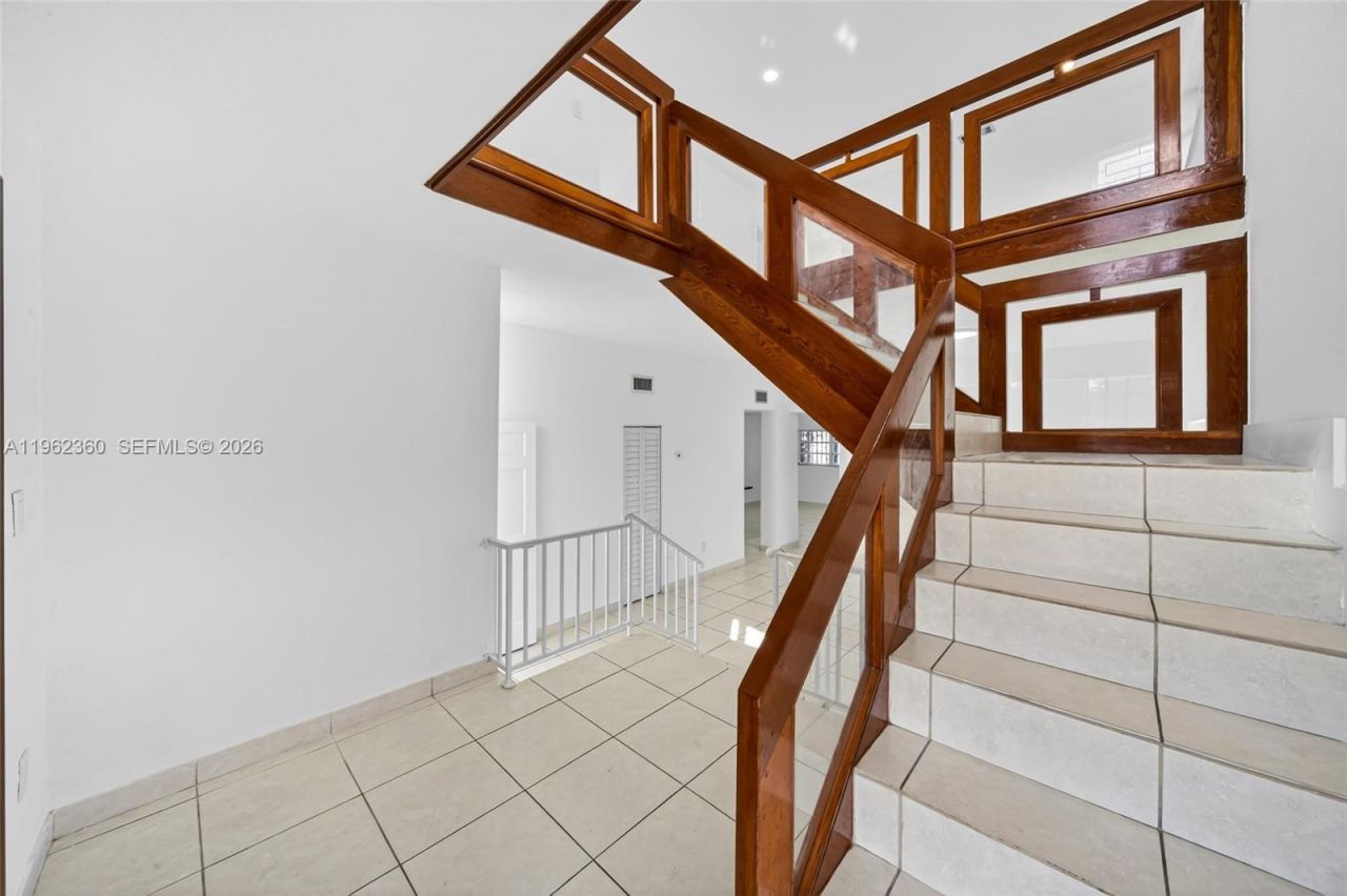 1285 W 42nd Pl, Hialeah, FL 33012 Photo