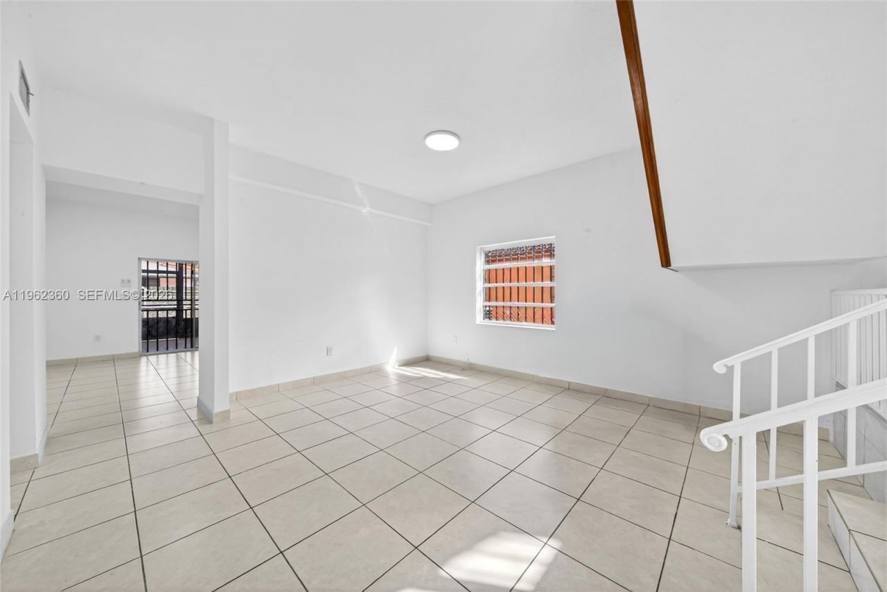 1285 W 42nd Pl, Hialeah, FL 33012 Photo