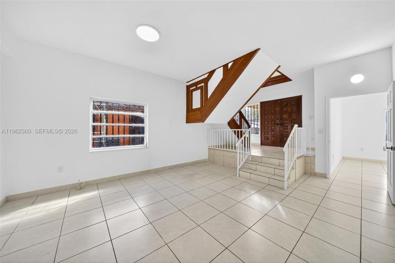 1285 W 42nd Pl, Hialeah, FL 33012 Photo