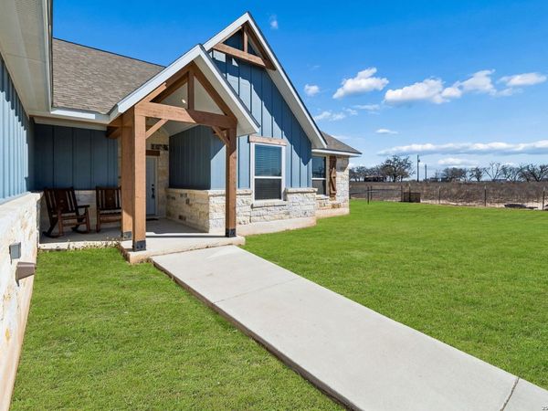 5476 County Road 427, Stockdale, TX 78160