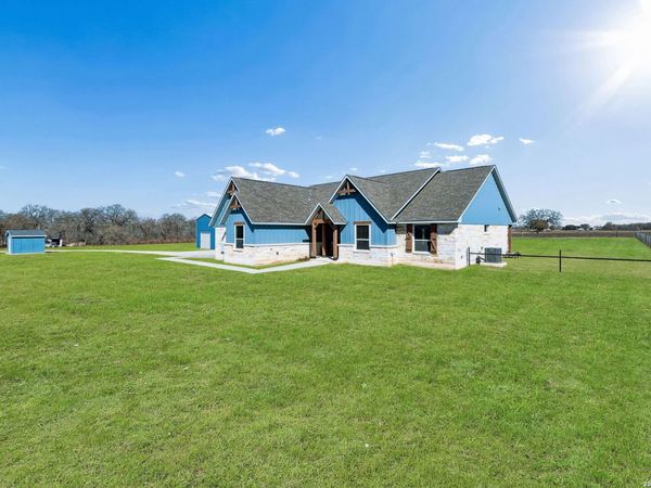 5476 County Road 427, Stockdale, TX 78160