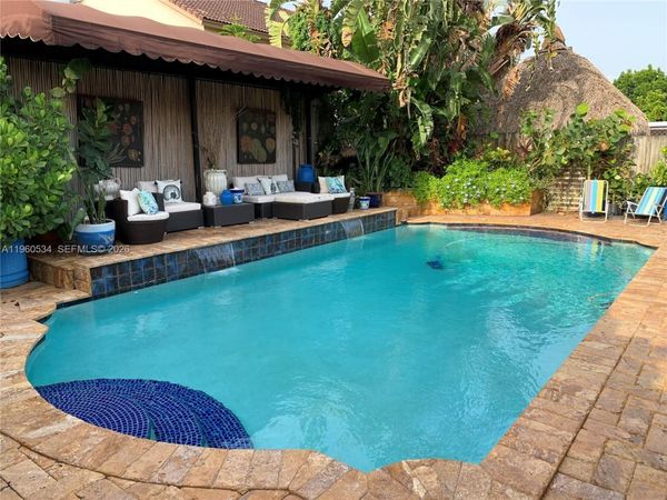 7971 NW 186th Ter, Hialeah, FL 33015