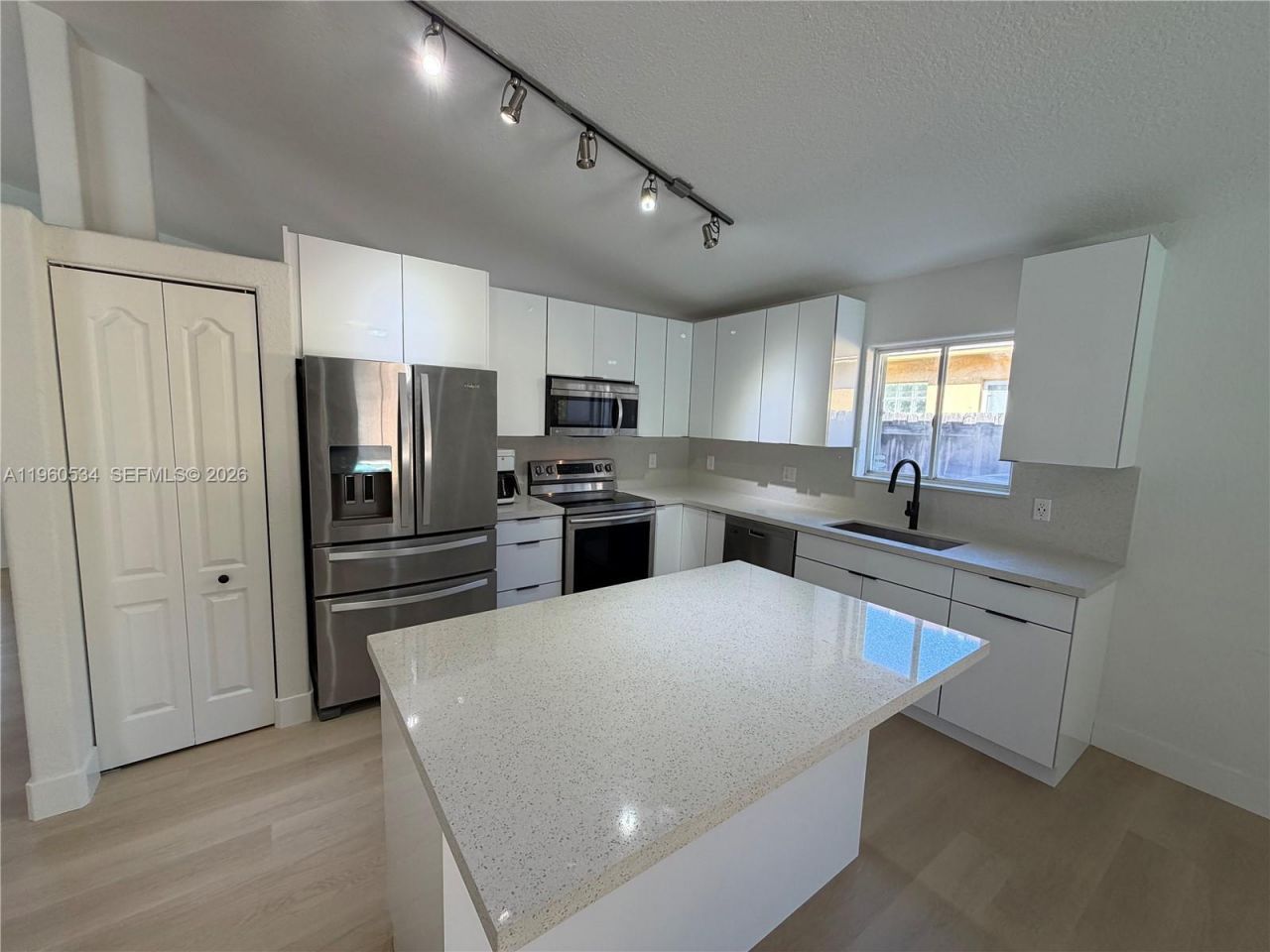 7971 NW 186th Ter, Hialeah, FL 33015 Photo