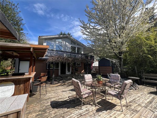 9146 West Saanich Rd, North Saanich, BC V8L 5T4