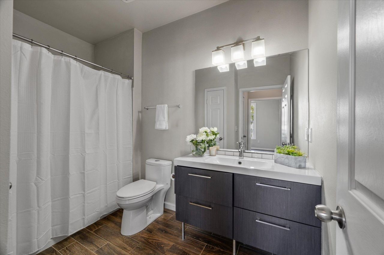 130 River Landing Drive Photo 16