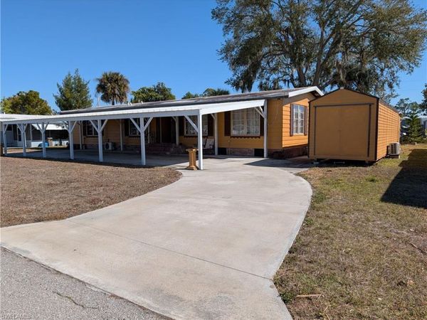 807 Holly Berry CT, NORTH FORT MYERS, FL 33917