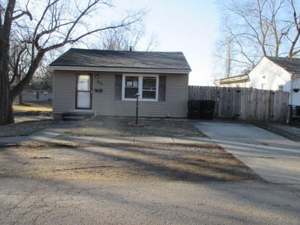 810 Pine Street, Pleasant Hill, MO 64080