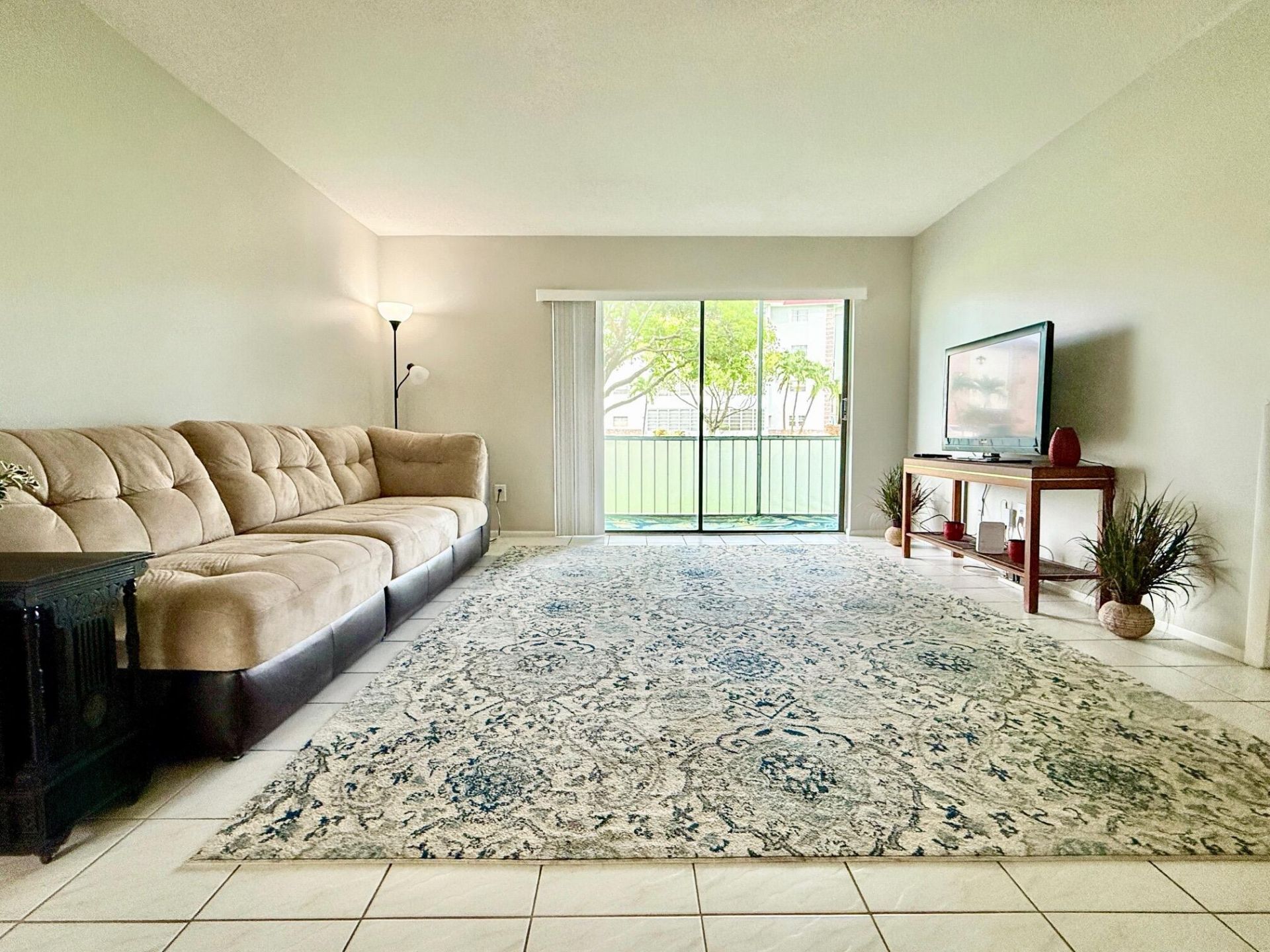 4401 NW 41st Street, Unit 104, Lauderdale Lakes, FL 33319 Photo