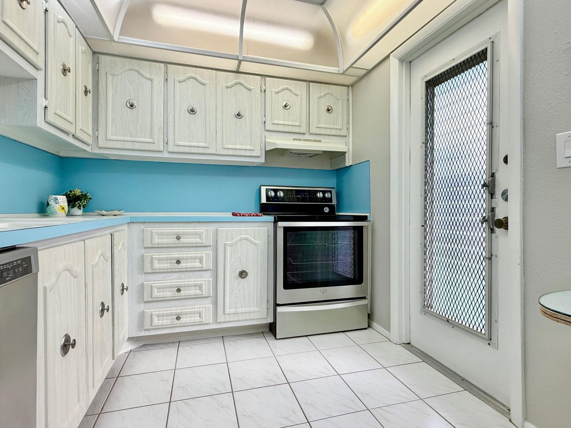 4401 NW 41st Street, Unit 104, Lauderdale Lakes, FL 33319 Photo