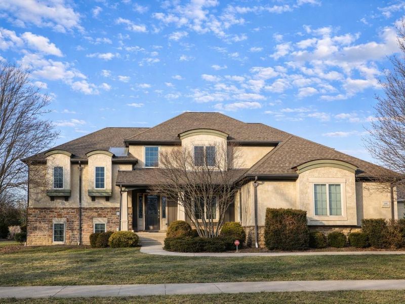 7196 S Maple Leaf Circle, Blacklick, OH 43004 Photo 1