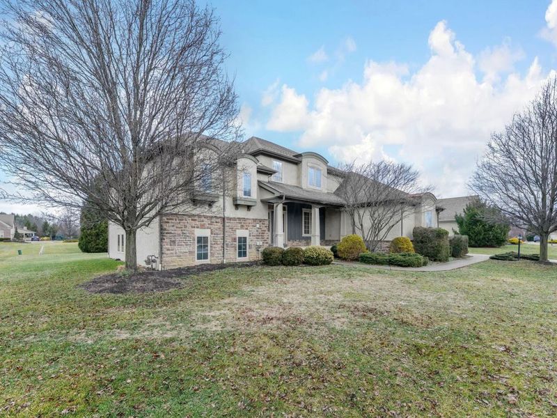 7196 S Maple Leaf Circle, Blacklick, OH 43004 Photo 10