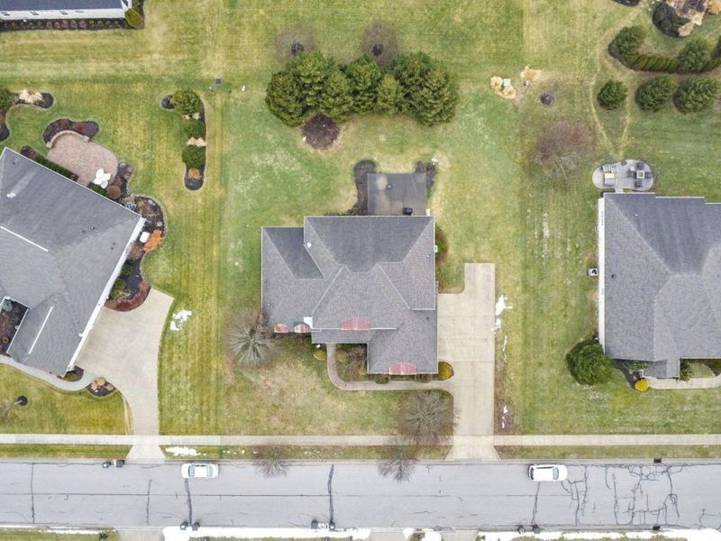 7196 S Maple Leaf Circle, Blacklick, OH 43004 Photo 12