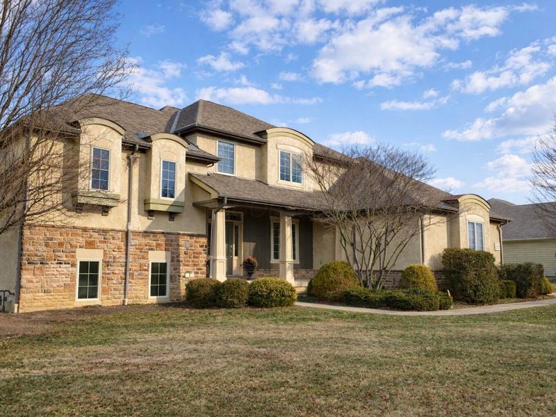 7196 S Maple Leaf Circle, Blacklick, OH 43004 Photo 2