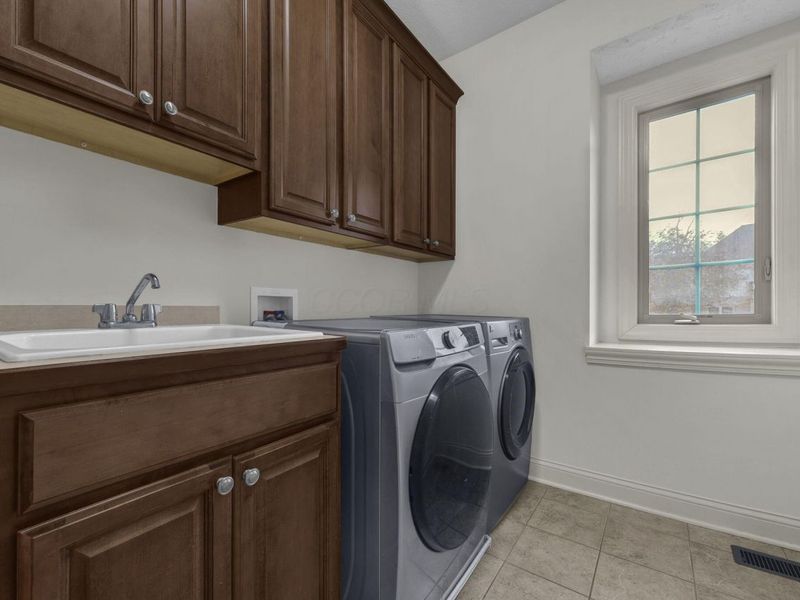 7196 S Maple Leaf Circle, Blacklick, OH 43004 Photo 30