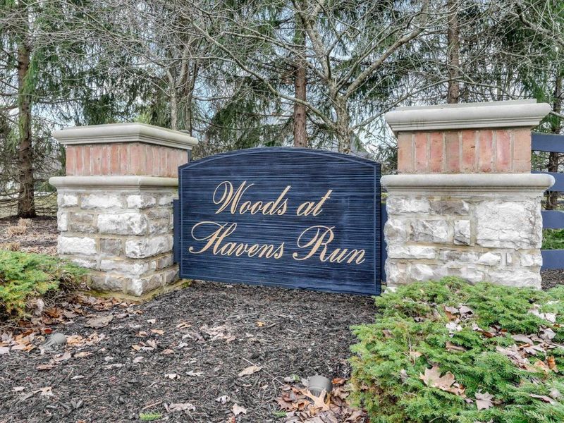 7196 S Maple Leaf Circle, Blacklick, OH 43004 Photo 4