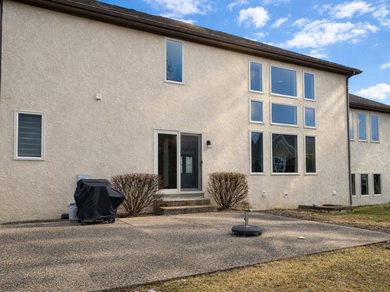 7196 S Maple Leaf Circle, Blacklick, OH 43004 Photo 6