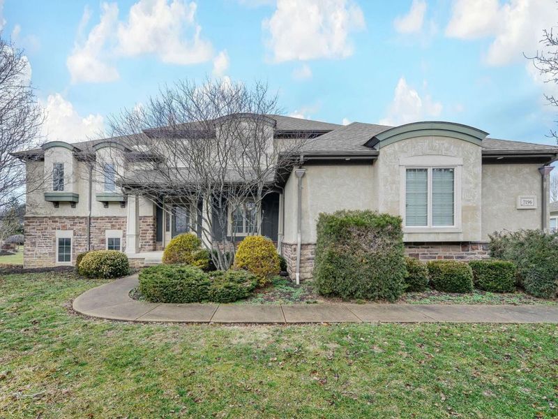 7196 S Maple Leaf Circle, Blacklick, OH 43004 Photo 9